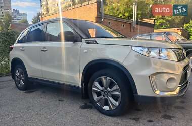 Характеристики Suzuki Vitara Внедорожник / Кроссовер