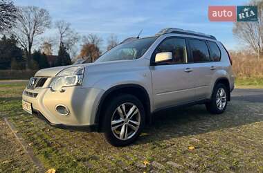 Характеристики Nissan X-Trail Позашляховик / Кросовер