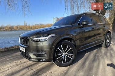 Характеристики Volvo XC90 Позашляховик / Кросовер