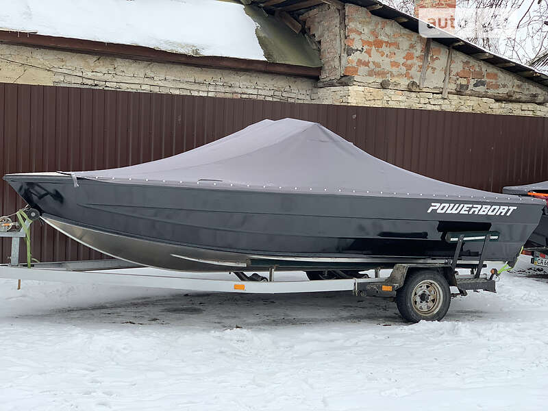 Човен Powerboat