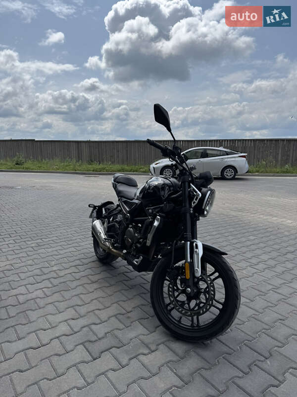 Voge 300AC