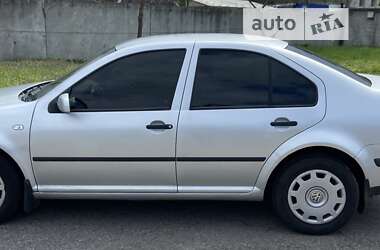 Volkswagen Bora  2004