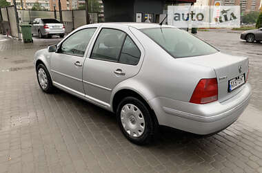 Volkswagen Bora  2004
