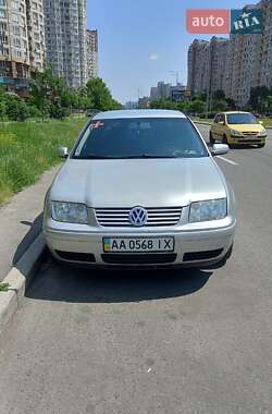 Volkswagen Bora  2004