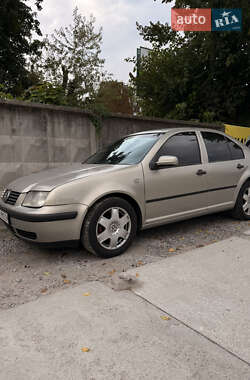 Volkswagen Bora  2002