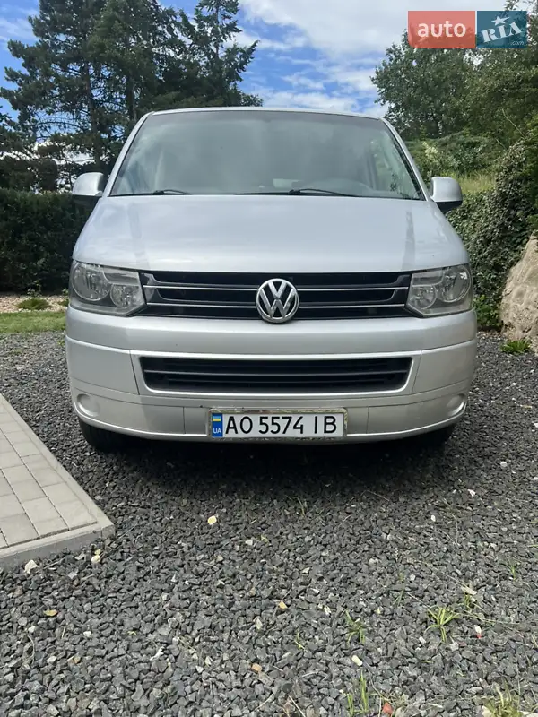 Volkswagen Caravelle 2012