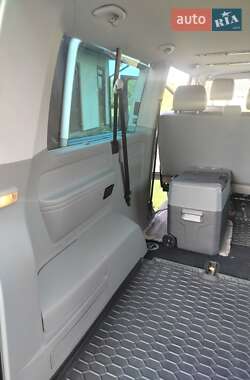 Volkswagen Caravelle 2014