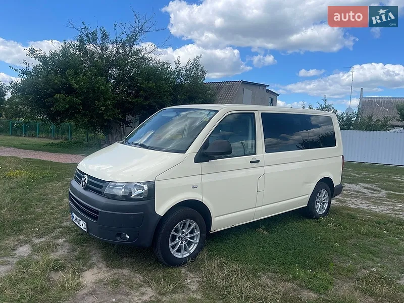 Volkswagen Caravelle 2012