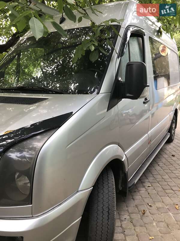 Вантажопасажирський фургон Volkswagen Crafter