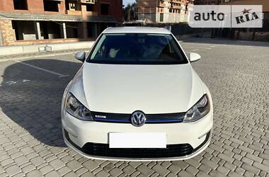 Volkswagen e-Golf SE 2016