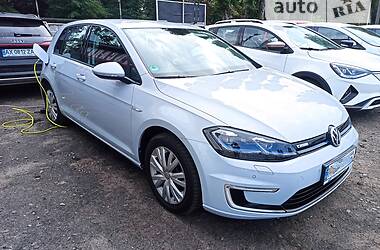 Volkswagen e-Golf  2018