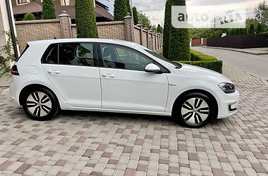 Volkswagen e-Golf  2016