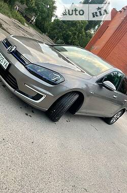 Volkswagen e-Golf MAXIMAL 2014