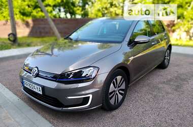 Volkswagen e-Golf  2016