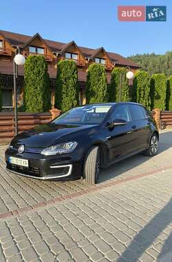 Volkswagen e-Golf  2015