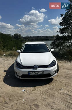 Volkswagen e-Golf  2015