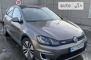 Volkswagen e-Golf  2015