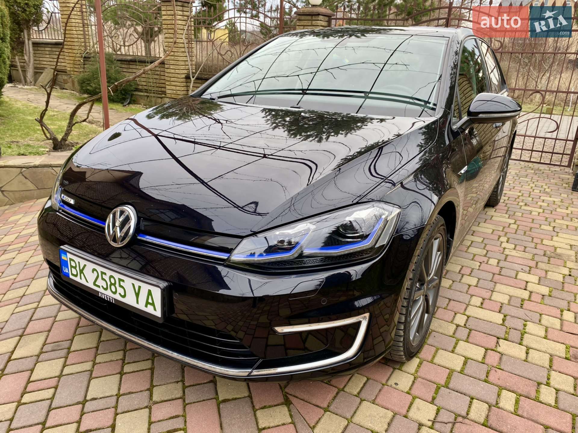 Volkswagen E Golf 2018 VIN WVWZZZAUZJ8910380 фото оголошення 2 з 24