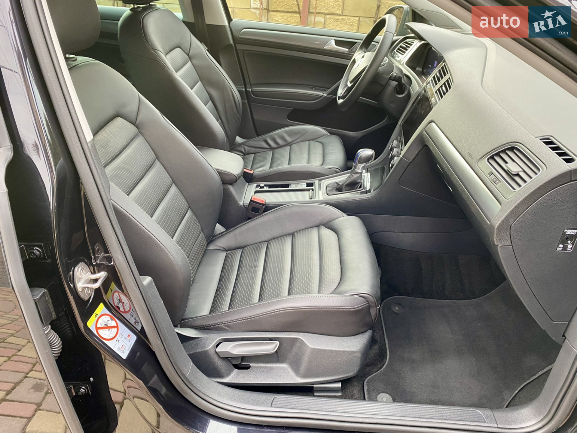 Volkswagen E Golf 2018 VIN WVWZZZAUZJ8910380 фото оголошення 15 з 24