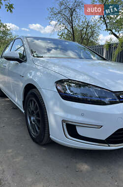 Volkswagen e-Golf  2015