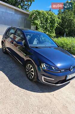 Volkswagen e-Golf  2015