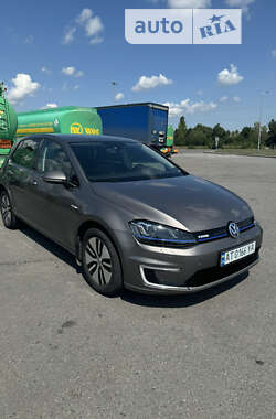 Volkswagen e-Golf  2015