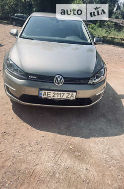 Volkswagen e-Golf  2015