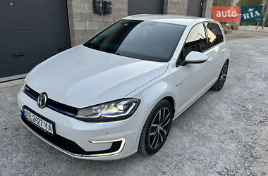 Volkswagen e-Golf  2018