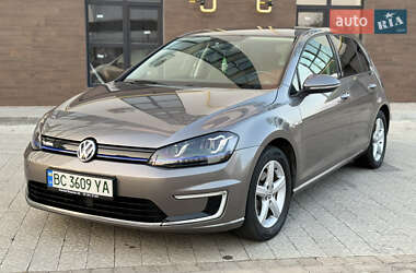 Volkswagen e-Golf  2015