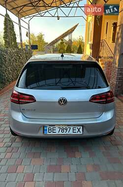 Volkswagen e-Golf  2016