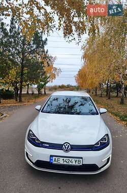 Volkswagen e-Golf  2015