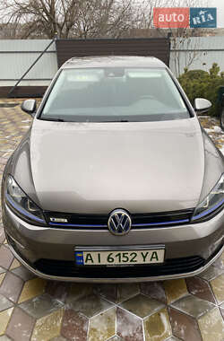 Volkswagen e-Golf  2015