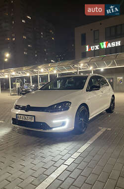 Volkswagen e-Golf  2016