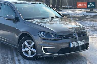 Volkswagen e-Golf  2015