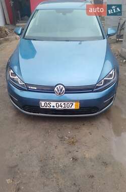 Volkswagen e-Golf  2015