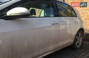 Volkswagen e-Golf 2015