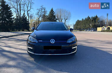 Volkswagen e-Golf  2016