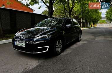 Volkswagen e-Golf  2015