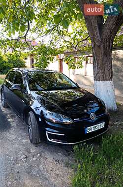 Volkswagen e-Golf  2015