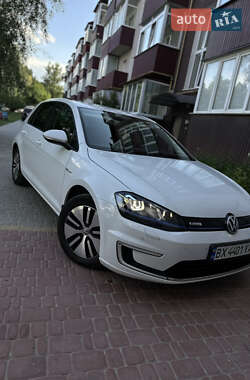 Volkswagen e-Golf  2015
