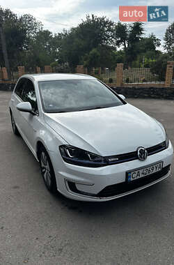 Volkswagen e-Golf  2015