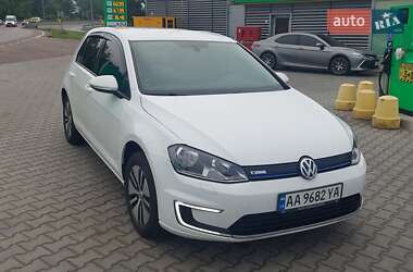 Volkswagen e-Golf  2015