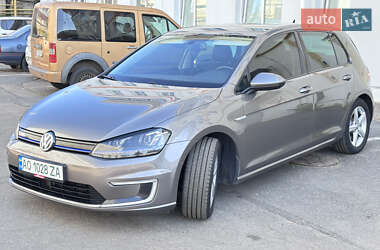 Volkswagen e-Golf  2015