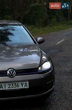 Volkswagen e-Golf  2015