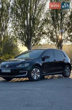 Volkswagen e-Golf  2015