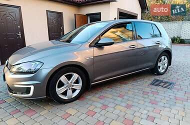 Volkswagen e-Golf  2015