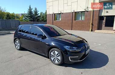 Volkswagen e-Golf  2018