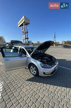 Volkswagen e-Golf  2015