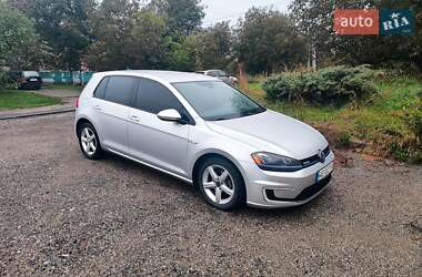 Volkswagen e-Golf  2015