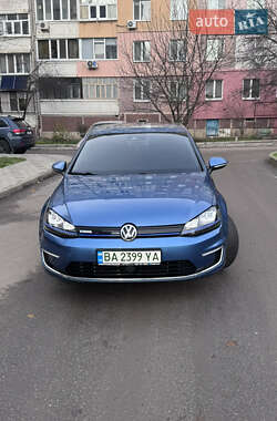 Volkswagen e-Golf  2015